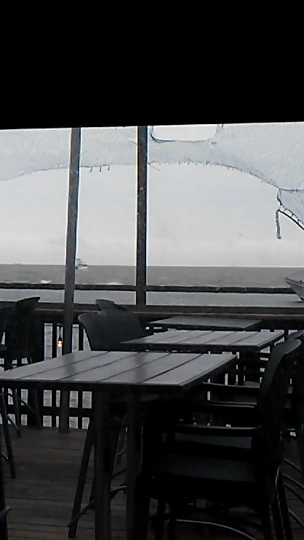 Moondog Seaside Eatery